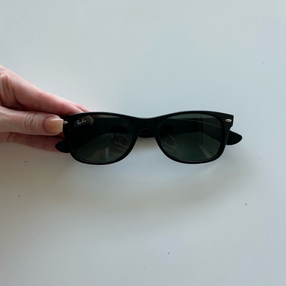 BLACK WOMEN'S RAY BAN SUNGLASSES